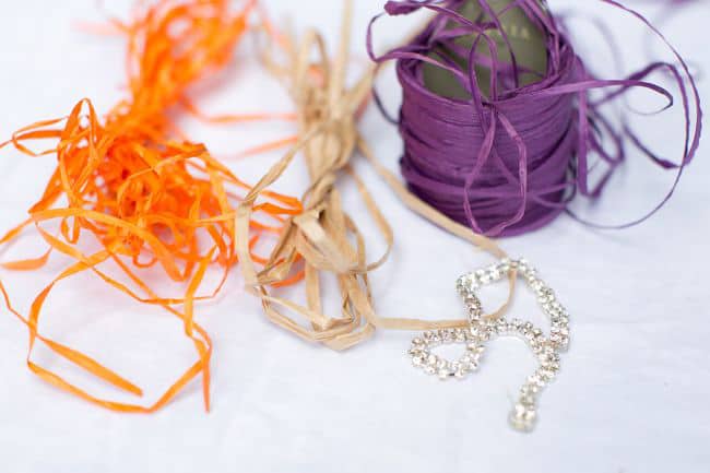 DIY bracelet with raffia | Hello Glow