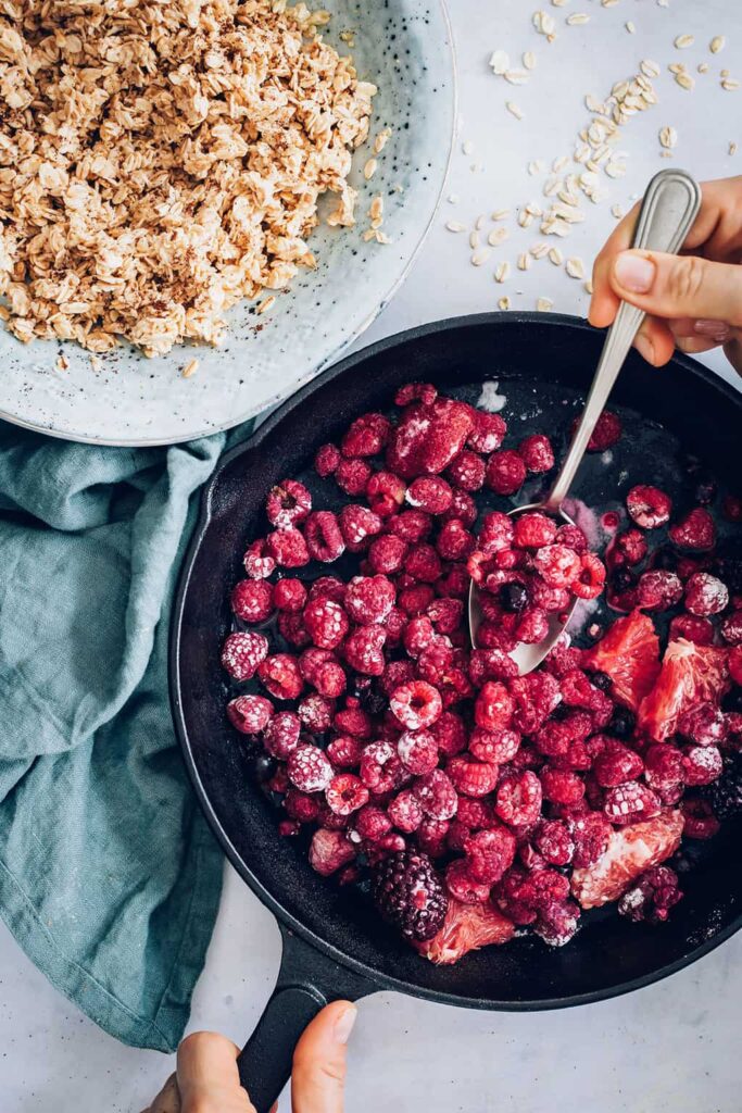 Berry Crumble with Whole Oats