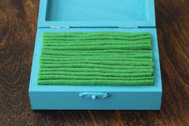 DIY Felt-Lined Jewelry Box 