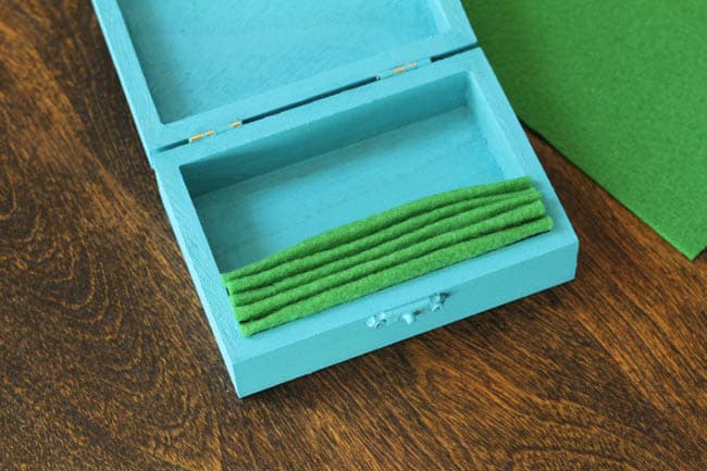 DIY Felt-Lined Jewelry Box 