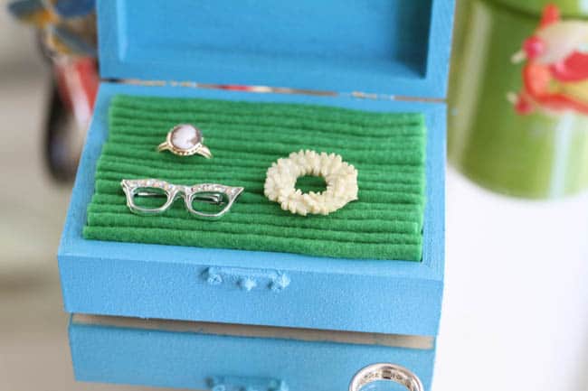 DIY Felt-Lined Jewelry Box 