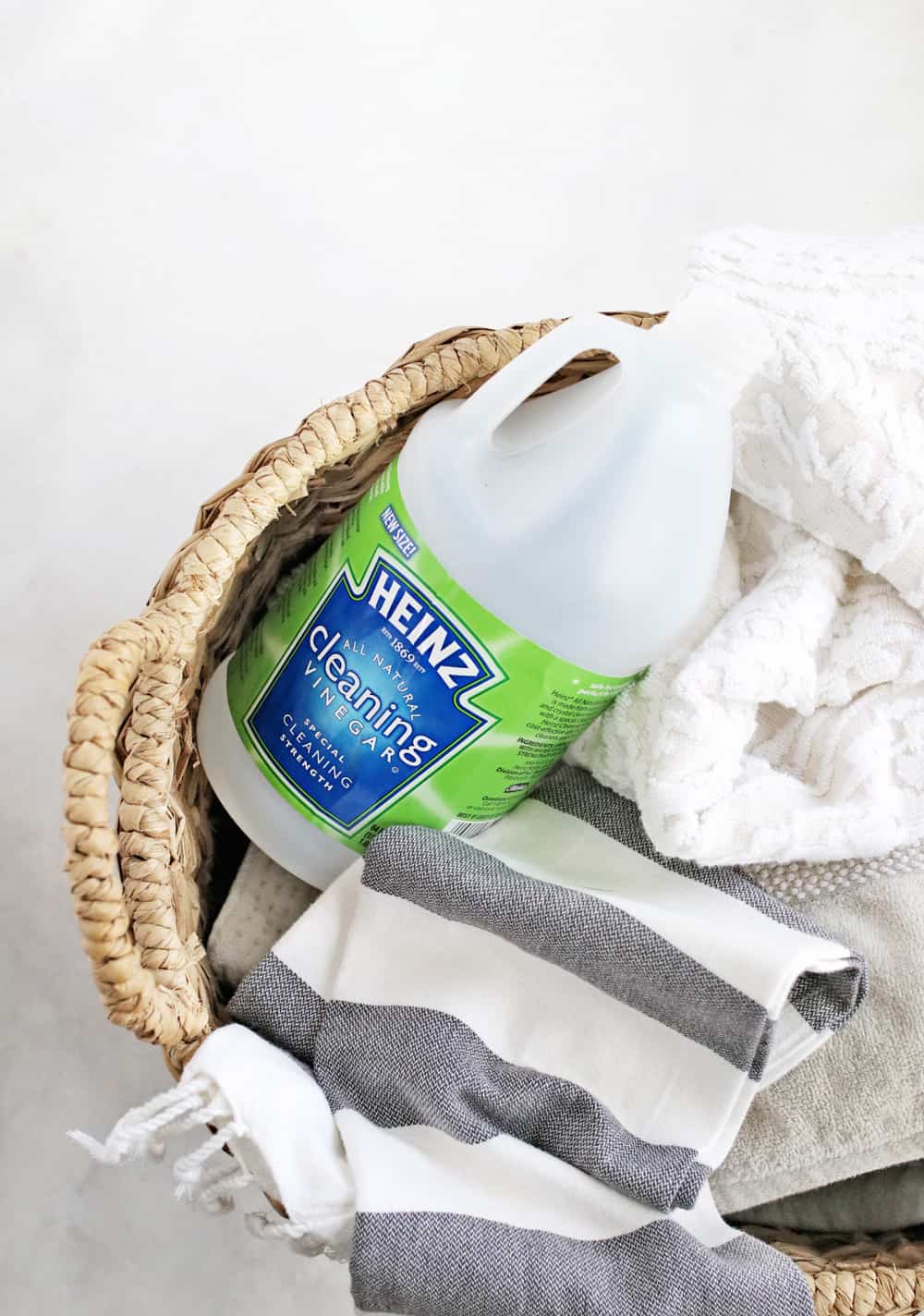 5 Brilliant Ways to Use Vinegar in the Laundry Room