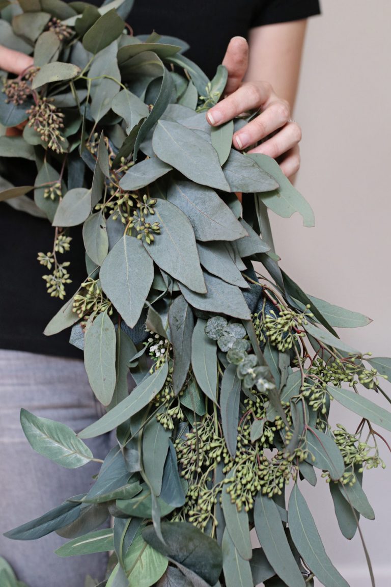 How To Make An Oversize Eucalyptus Wreath Hello Nest