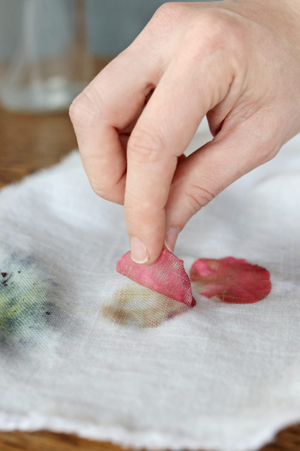 DIY Watercolor Napkins with Flower Dyeing
