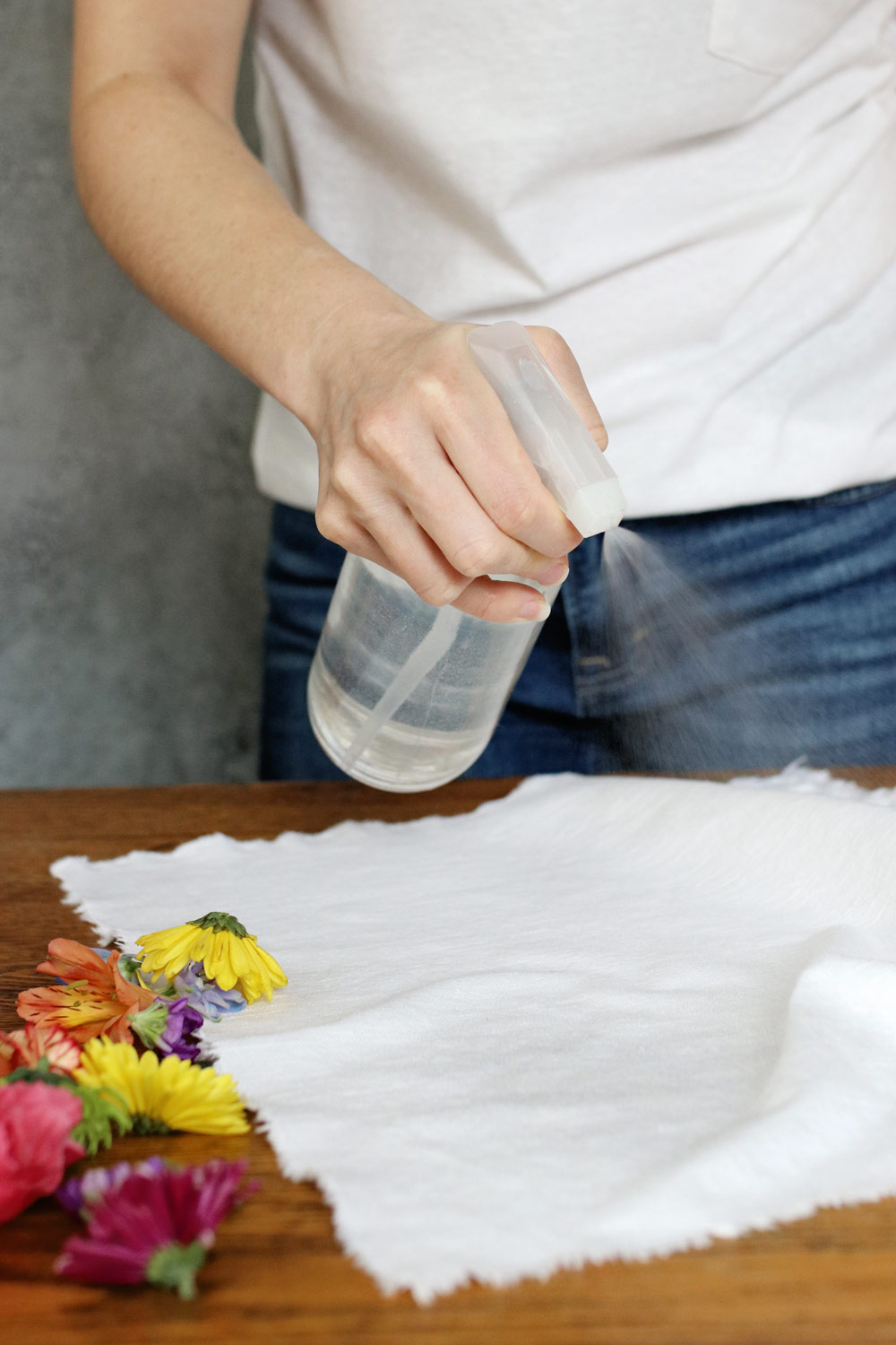 DIY Watercolor Napkins with Flower Dyeing