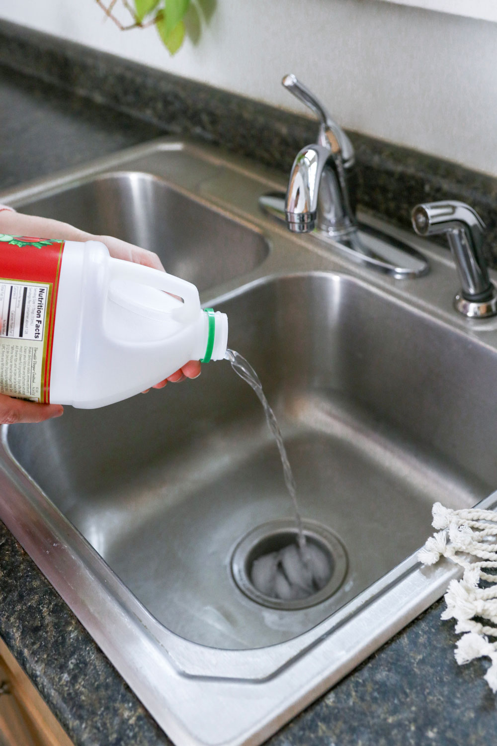 How to clean garbage disposal with vinegar