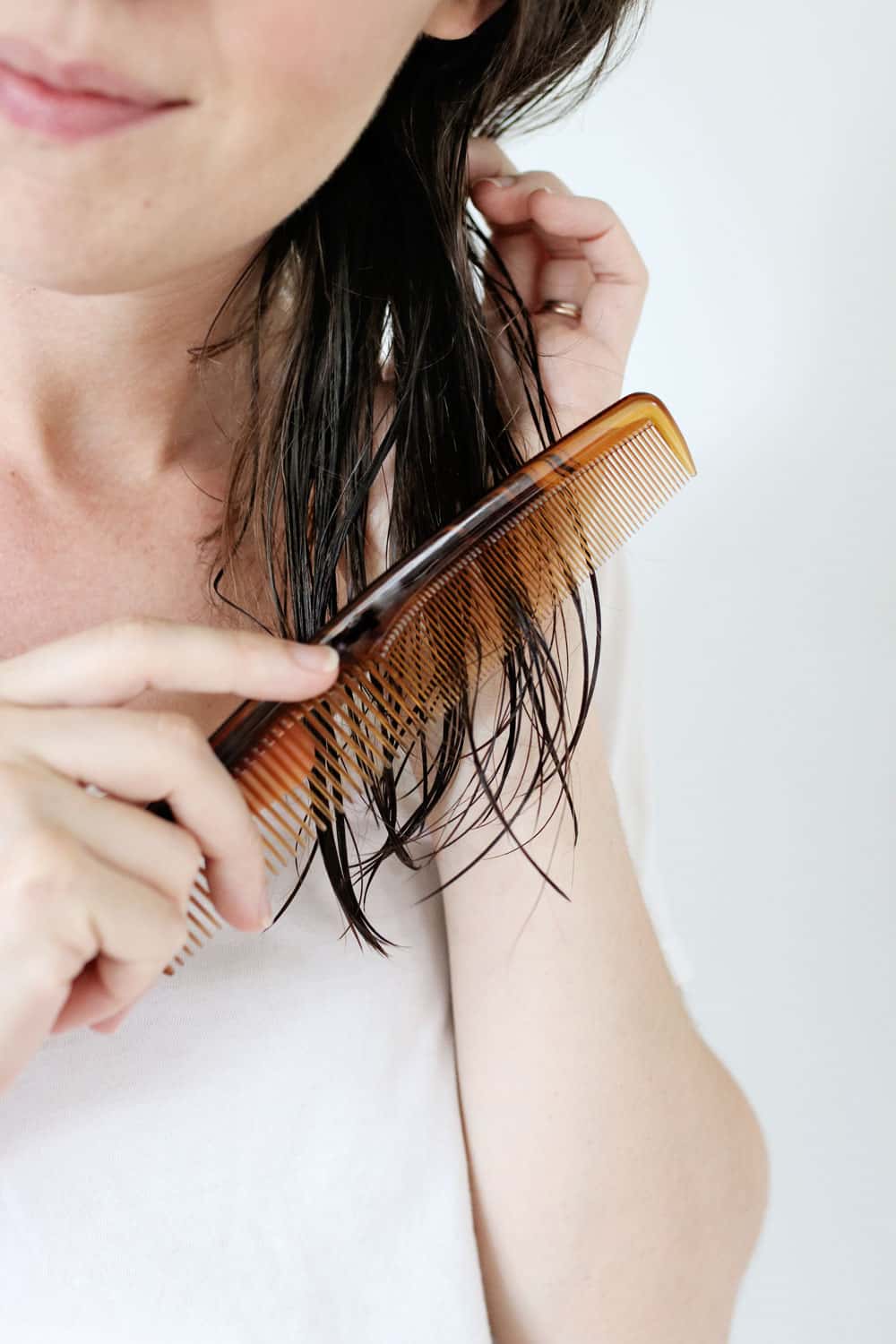 How To Clean Your Hairbrushes Naturally