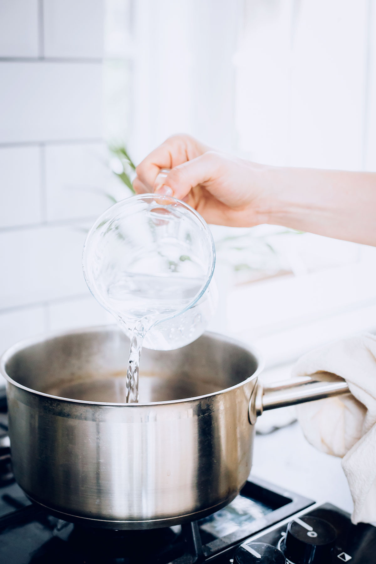 Deglazing pot with hot water and vinegar