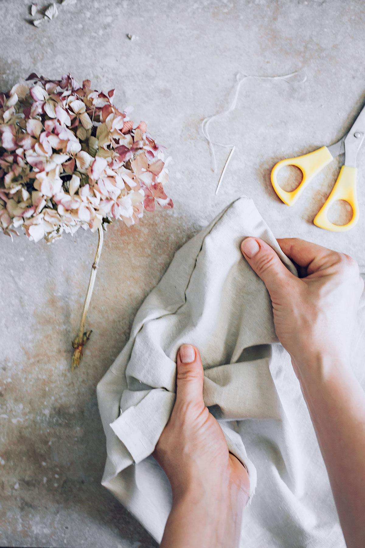 12 Cotton Dinner Napkins with A Daisy Design 18 inch White | Cloth Table Napkins | Linen Wedding Napkins | Everyday Napkins