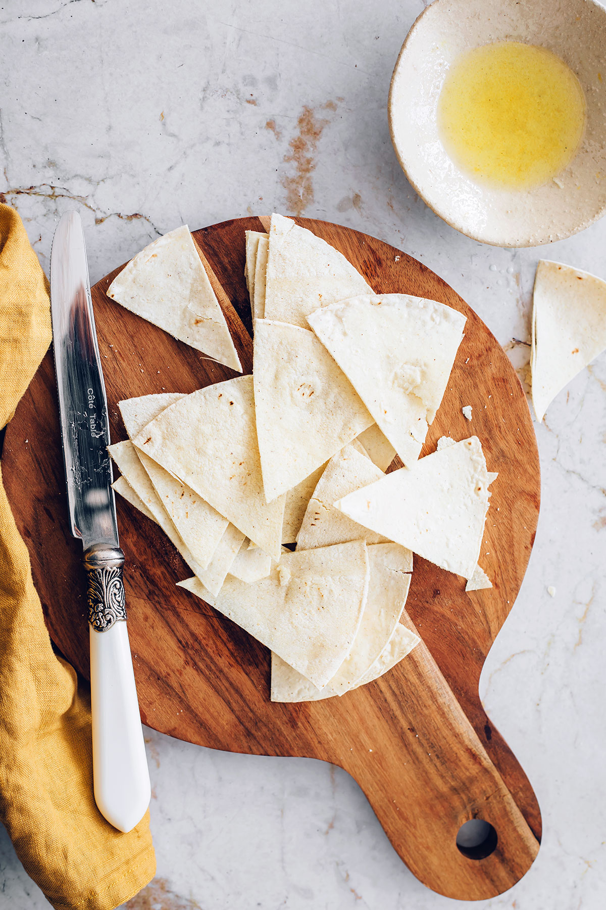 How to make your own tortilla chips - HelloVeggie.co