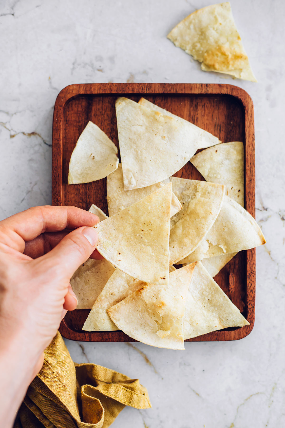 How to make your own tortilla chips - HelloVeggie.co
