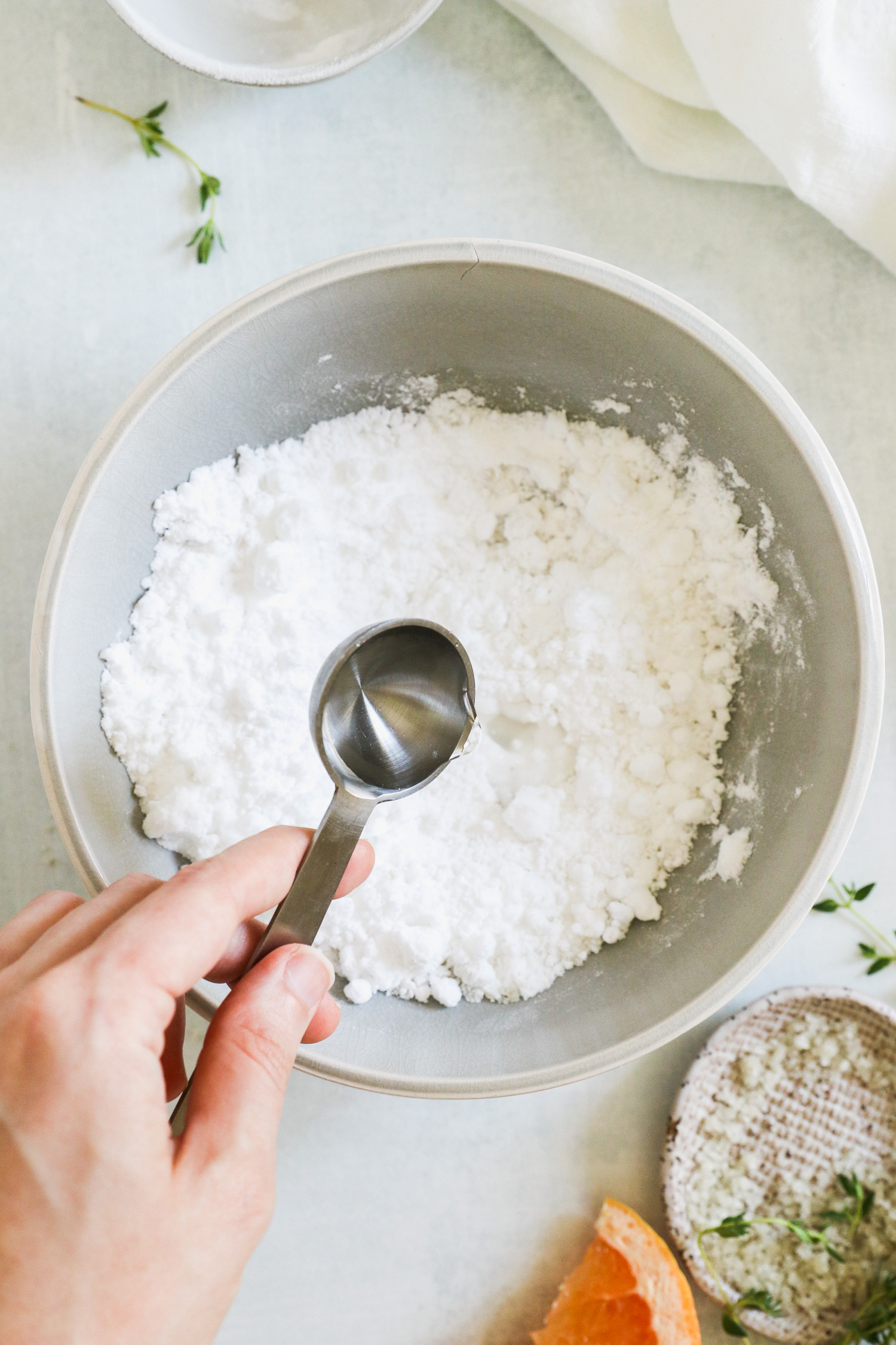 mixing baking soda and salt for refrigerator deodorizers