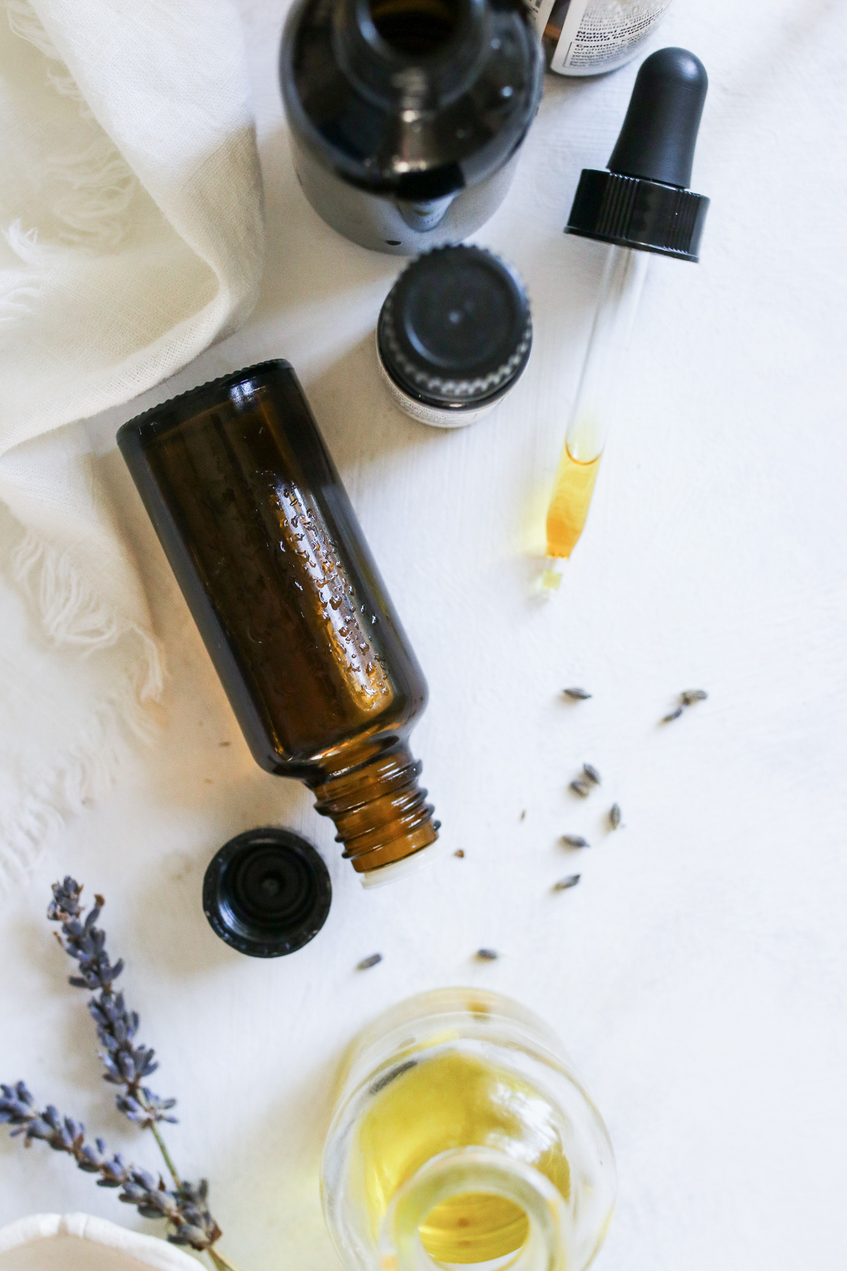 5 Essential Oil Blends To Clean The Air | Hello Nest
