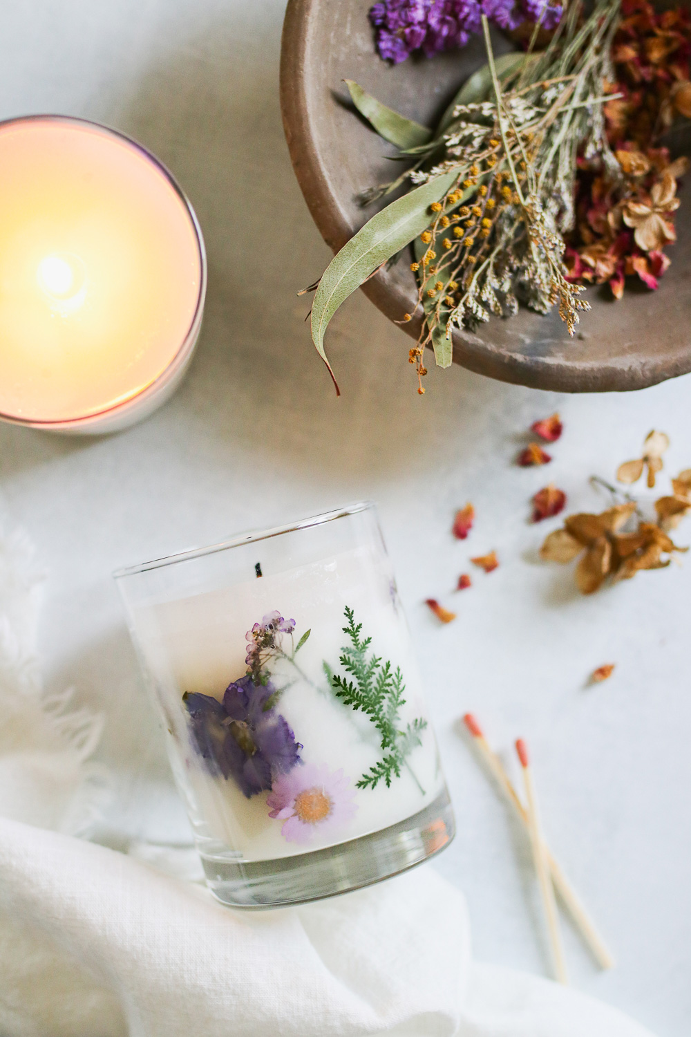 How to make beautiful scented candles with flowers - Learn to create  beautiful things