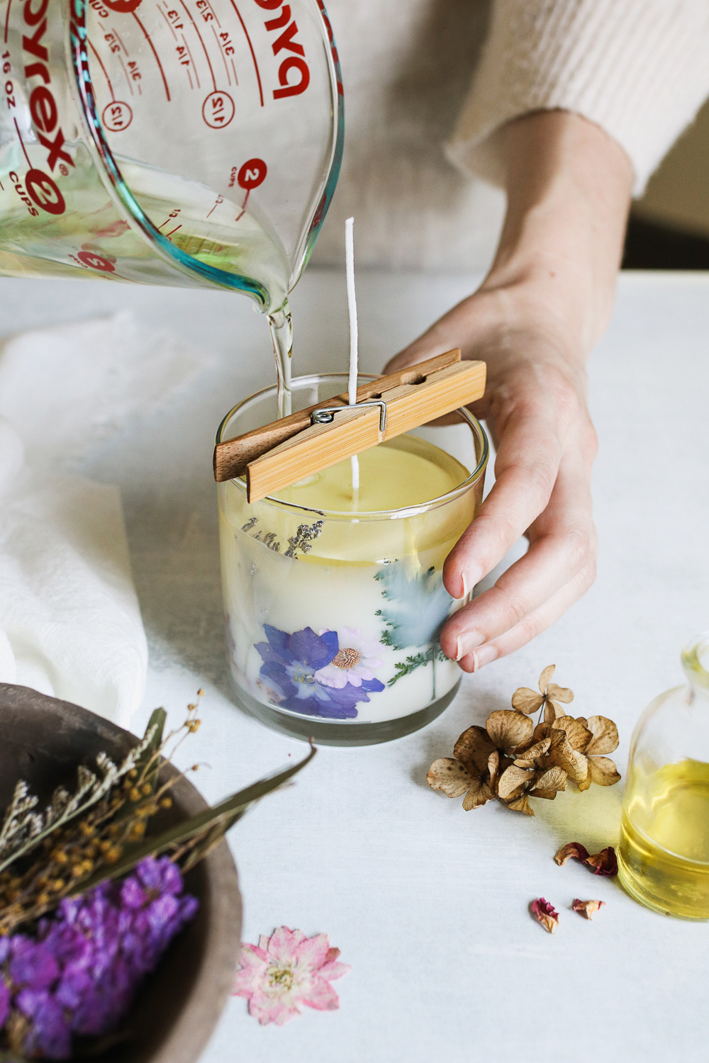 How to make pressed botanical candles