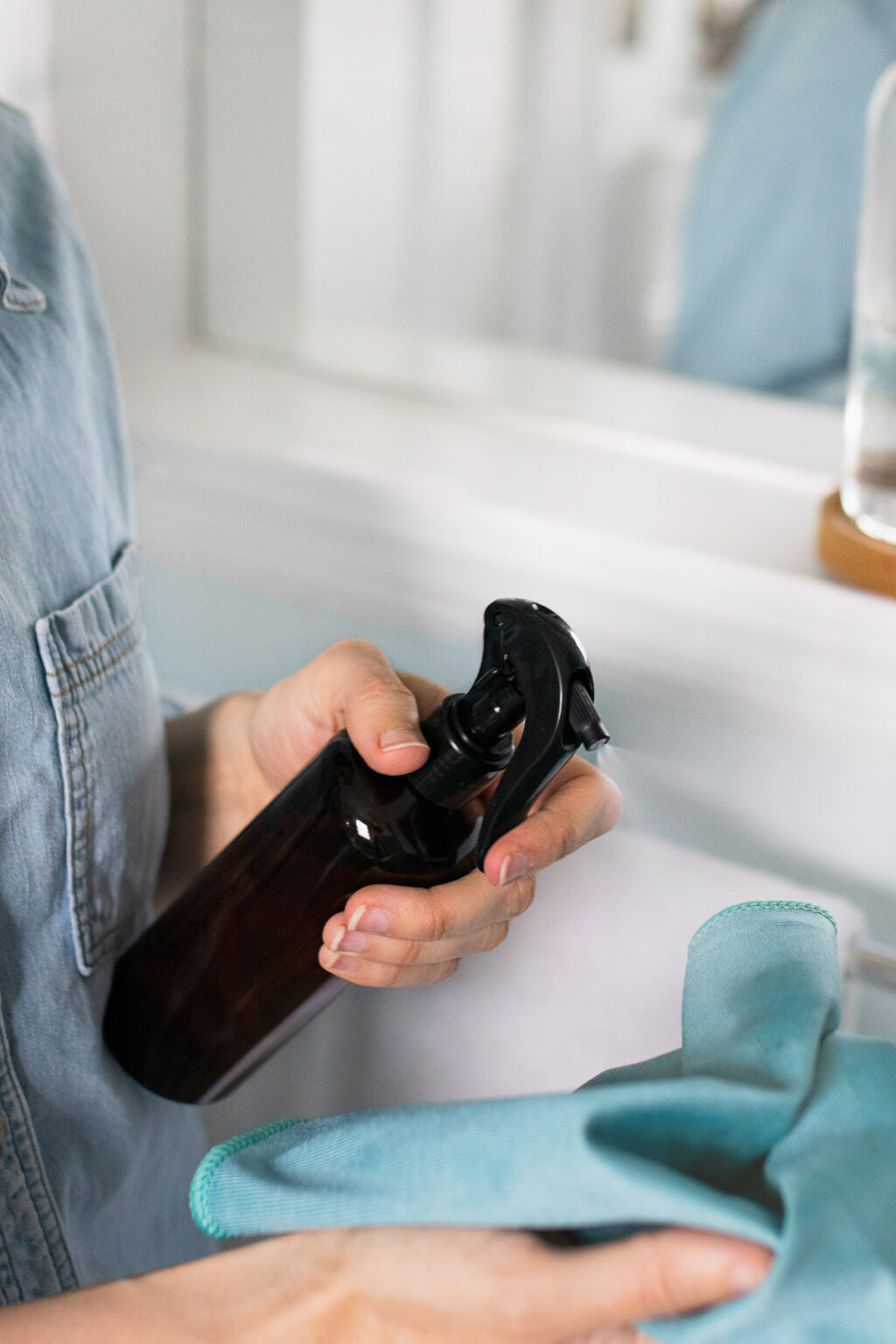 The Best Way To Clean Mirrors (No More Streaks!) Hello Nest