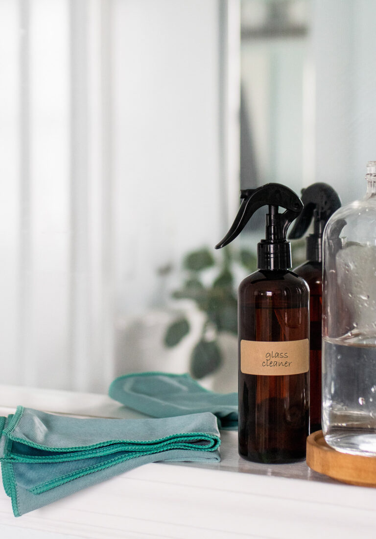 The Best Way To Clean Mirrors (No More Streaks!) Hello Nest