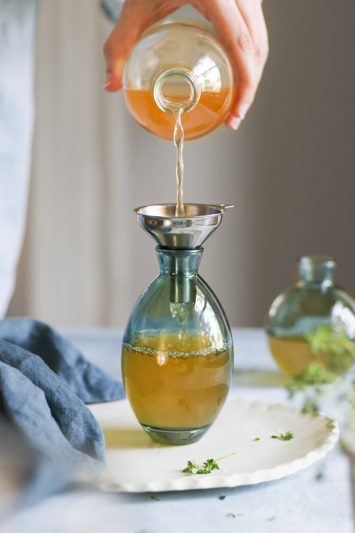 How to make an apple cider vinegar fruit fly trap - a simple home remedy to get rid of pesky fruit flies once and for all!