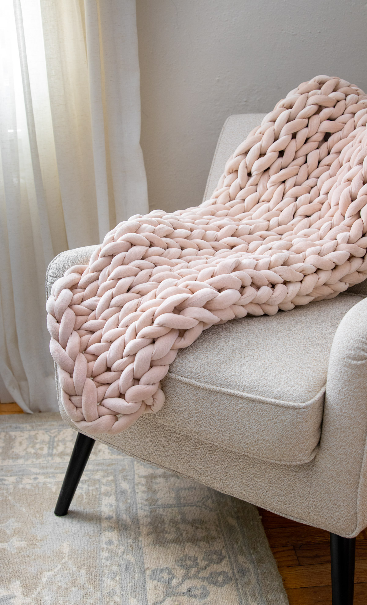 DIY arm knit blanket