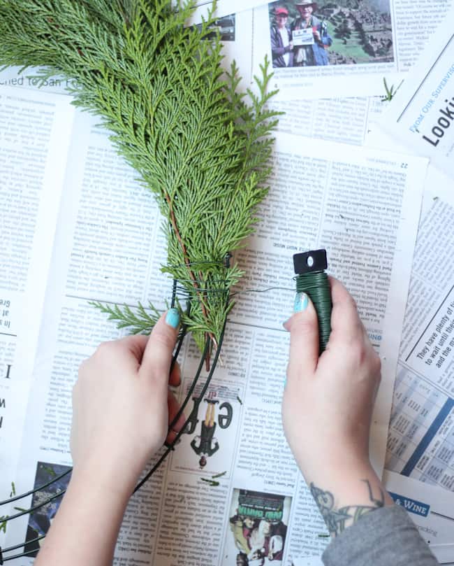 How to make a wreath with fresh greenery